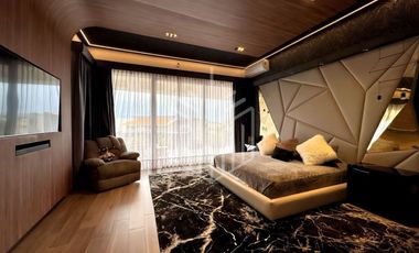 Imponente residencia en Zona Esmeralda | Jardín plano, doble altura y 4 recámaras