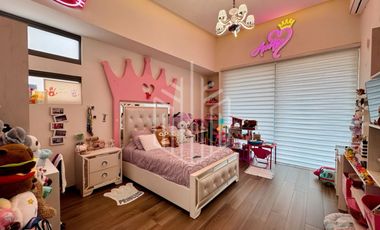 Imponente residencia en Zona Esmeralda | Jardín plano, doble altura y 4 recámaras