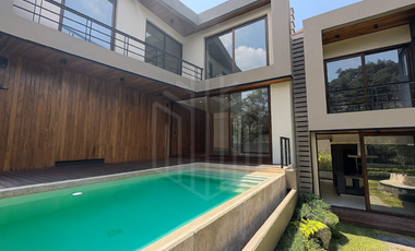 Residencia de lujo en Rancho San Juan | Alberca, dos jardines y acabados premium