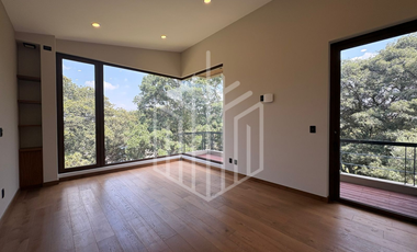 Residencia de lujo en Rancho San Juan | Alberca, dos jardines y acabados premium