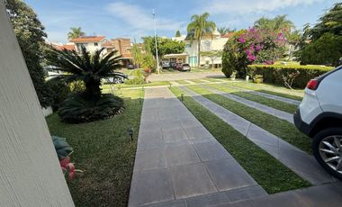 Casa en Venta en Valle Real Zapopan | Estilo Contemporáneo y Amplios Espacios