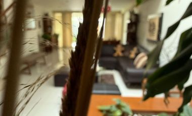 Casa en Venta en Valle Real Zapopan | Estilo Contemporáneo y Amplios Espacios