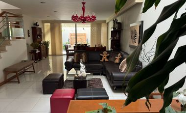 Casa en Venta en Valle Real Zapopan | Estilo Contemporáneo y Amplios Espacios