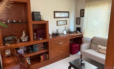 Casa en Venta en Valle Real Zapopan | Estilo Contemporáneo y Amplios Espacios