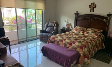 Casa en Venta en Valle Real Zapopan | Estilo Contemporáneo y Amplios Espacios