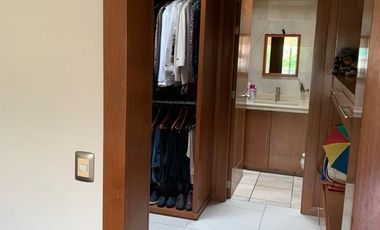 Casa en Venta en Valle Real Zapopan | Estilo Contemporáneo y Amplios Espacios