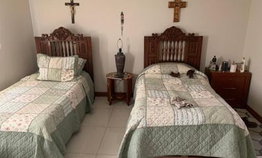 Casa en Venta en Valle Real Zapopan | Estilo Contemporáneo y Amplios Espacios