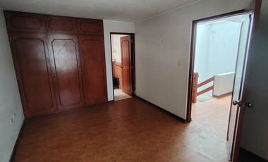 CASA DE 3 PISOS EN ALQUILER CERCA A PLAZA DE YANAHUARA