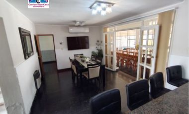 ALQUILO CASA EN BARRIO TRES CERRITOS, PASANDO LA SEGUNDA ROTONDA, CON PILETA DE NATACION, DOBLE GALERIA Y YACUZZI