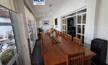 ALQUILO CASA EN BARRIO TRES CERRITOS, PASANDO LA SEGUNDA ROTONDA, CON PILETA DE NATACION, DOBLE GALERIA Y YACUZZI