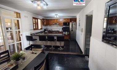 ALQUILO CASA EN BARRIO TRES CERRITOS, PASANDO LA SEGUNDA ROTONDA, CON PILETA DE NATACION, DOBLE GALERIA Y YACUZZI