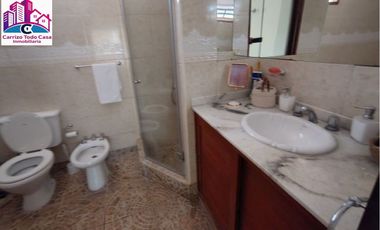 ALQUILO CASA EN BARRIO TRES CERRITOS, PASANDO LA SEGUNDA ROTONDA, CON PILETA DE NATACION, DOBLE GALERIA Y YACUZZI