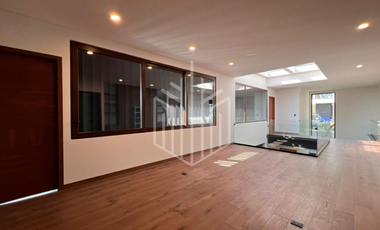 Residencia premium en Zona Esmeralda | 823 m² de terreno y 8 estacionamientos