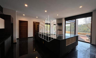 Residencia premium en Zona Esmeralda | 823 m² de terreno y 8 estacionamientos