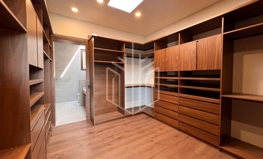 Residencia premium en Zona Esmeralda | 823 m² de terreno y 8 estacionamientos