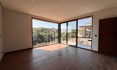 Residencia premium en Zona Esmeralda | 823 m² de terreno y 8 estacionamientos