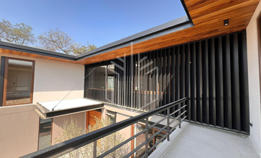 Residencia premium en Zona Esmeralda | 823 m² de terreno y 8 estacionamientos