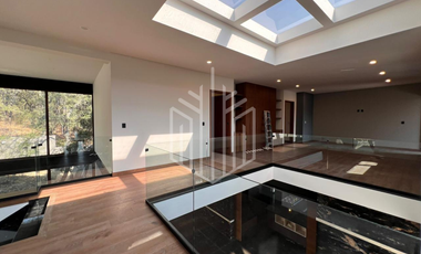 Residencia premium en Zona Esmeralda | 823 m² de terreno y 8 estacionamientos