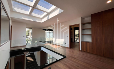 Residencia premium en Zona Esmeralda | 823 m² de terreno y 8 estacionamientos