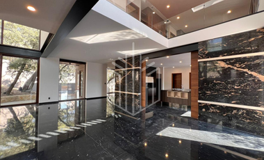 Residencia premium en Zona Esmeralda | 823 m² de terreno y 8 estacionamientos