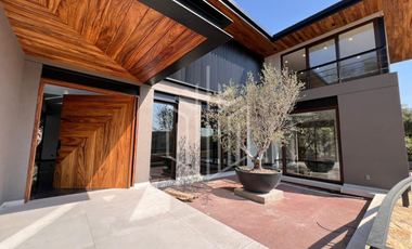 Residencia premium en Zona Esmeralda | 823 m² de terreno y 8 estacionamientos