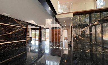 Residencia premium en Zona Esmeralda | 823 m² de terreno y 8 estacionamientos