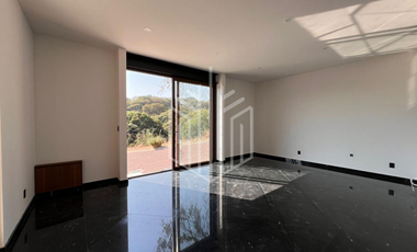 Residencia premium en Zona Esmeralda | 823 m² de terreno y 8 estacionamientos