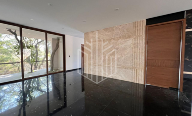 Residencia premium en Zona Esmeralda | 823 m² de terreno y 8 estacionamientos