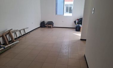 Se vende bonita casa Recién Remodelada en Col. la Joya