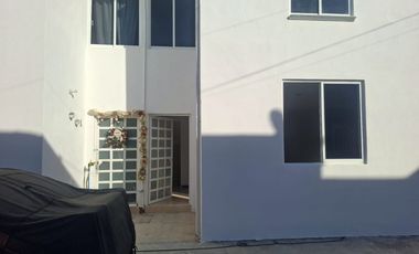 Se vende bonita casa Recién Remodelada en Col. la Joya