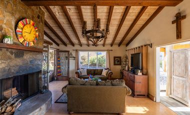 Casa con vistas al mar, río y montañas en Loma La Misión con depto extra