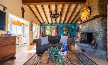 Casa con vistas al mar, río y montañas en Loma La Misión con depto extra