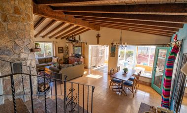 Casa con vistas al mar, río y montañas en Loma La Misión con depto extra