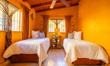 Casa con vistas al mar, río y montañas en Loma La Misión con depto extra