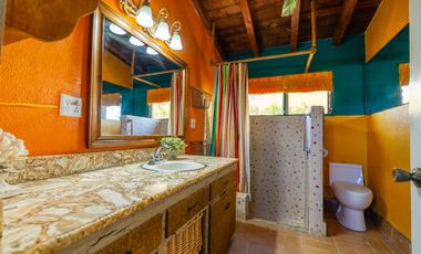 Casa con vistas al mar, río y montañas en Loma La Misión con depto extra