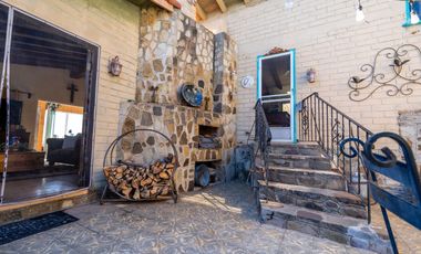 Casa con vistas al mar, río y montañas en Loma La Misión con depto extra
