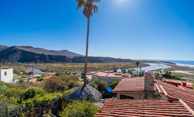 Casa con vistas al mar, río y montañas en Loma La Misión con depto extra