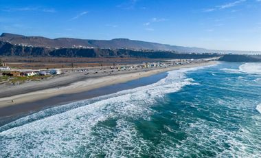 Casa con vistas al mar, río y montañas en Loma La Misión con depto extra