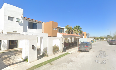 INVERSIÓN AL SUR DE NUEVO LAREDO: Casa en Valle Real ¡Salida Rápida a Carretera Nacional!