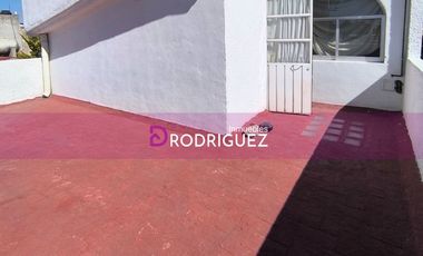 Casa para negocio en venta a un costado de la PGJ de Pachuca, Hgo.