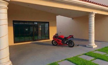 EN VENTA PRECIOSA CASA MODERNA