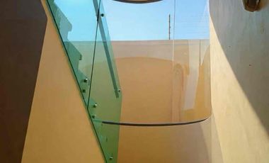 EN VENTA PRECIOSA CASA MODERNA