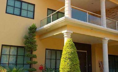 EN VENTA PRECIOSA CASA MODERNA