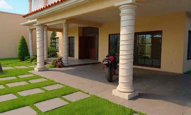 EN VENTA PRECIOSA CASA MODERNA