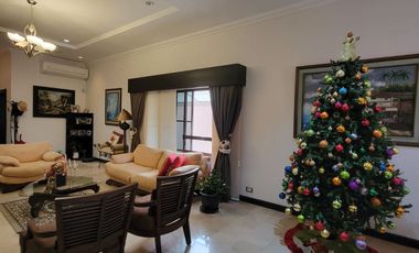 En alquiler moderna casa esquinera FULL AMOBLADA con piscina en Santa Maria de Casa Grande, Av. Leon Febres Cordero, Samborondon