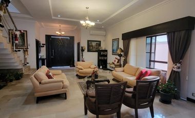 En alquiler moderna casa esquinera FULL AMOBLADA con piscina en Santa Maria de Casa Grande, Av. Leon Febres Cordero, Samborondon