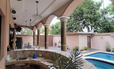 En alquiler moderna casa esquinera FULL AMOBLADA con piscina en Santa Maria de Casa Grande, Av. Leon Febres Cordero, Samborondon