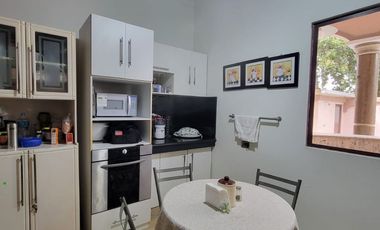 En alquiler moderna casa esquinera FULL AMOBLADA con piscina en Santa Maria de Casa Grande, Av. Leon Febres Cordero, Samborondon