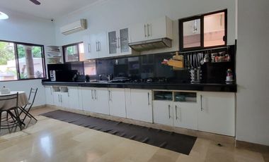 En alquiler moderna casa esquinera FULL AMOBLADA con piscina en Santa Maria de Casa Grande, Av. Leon Febres Cordero, Samborondon