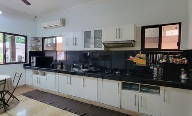 En alquiler moderna casa esquinera FULL AMOBLADA con piscina en Santa Maria de Casa Grande, Av. Leon Febres Cordero, Samborondon